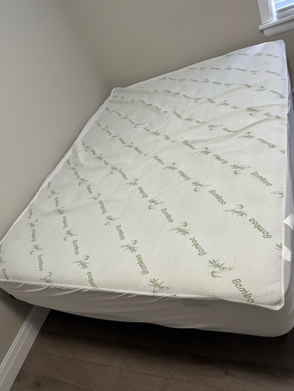 Queen Bamboo Waterproof Mattress Protector - White